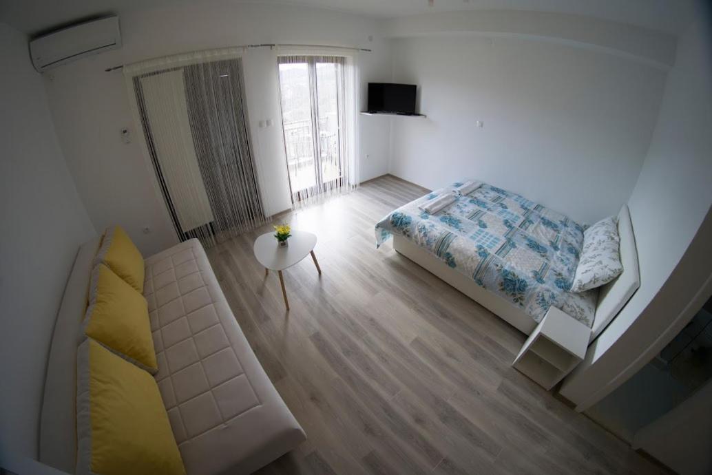 Apartmani Ivkovic+ 트레빈예 외부 사진