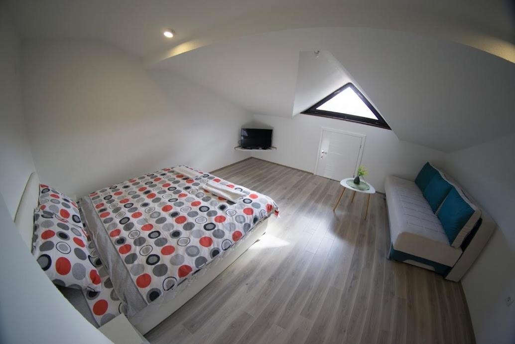 Apartmani Ivkovic+ 트레빈예 외부 사진