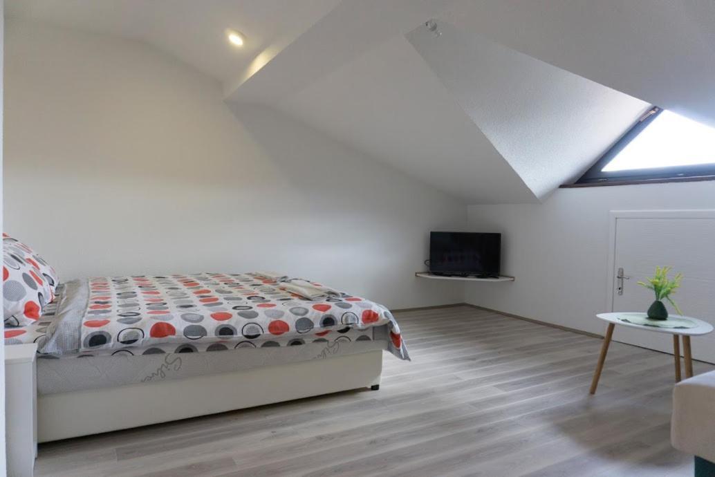 Apartmani Ivkovic+ 트레빈예 외부 사진